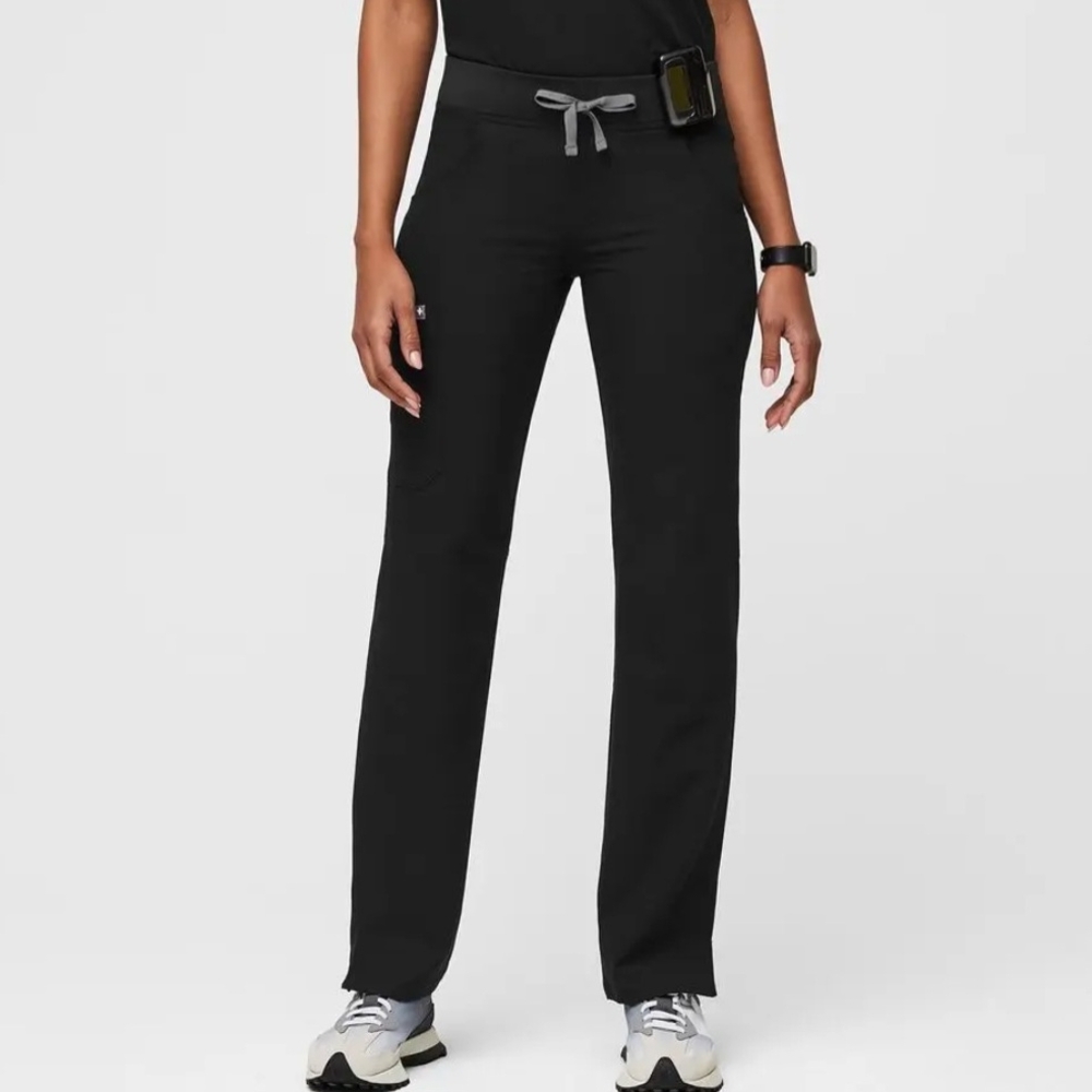Women's FIGS Kade Cargo Scrub Pants